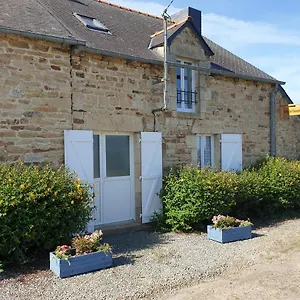 Charming Traditional 2-bed Near Plémet