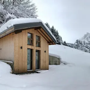 chalet-au-pied-dune-prairie-face-a-la-montagne.hotels-rhonealpes.com/